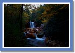 autumn-waterfall0020 * 1250 x 833 * (917KB)