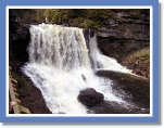spring-waterfall0005 * 1111 x 833 * (786KB)