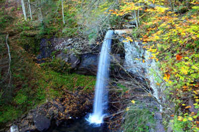 Hills_Creek_waterfall.JPG (454537 bytes)