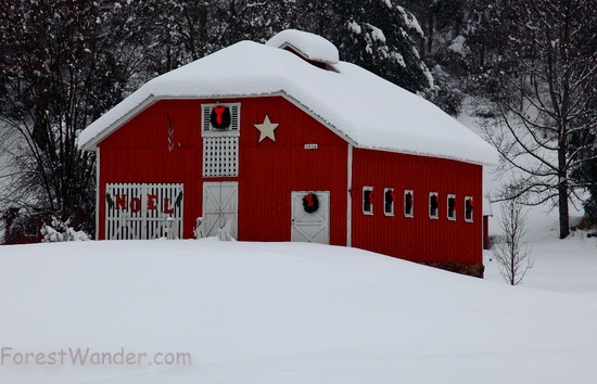 Snowy Christmas wv Country Barn